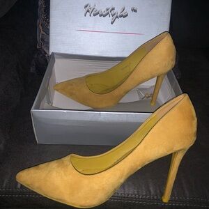 Women's Yellow Pumps